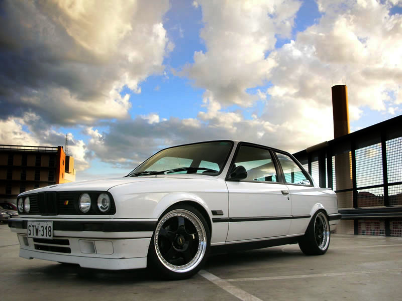 Do a search for pics of StreetSpec is's e30 He had the whole balck and 